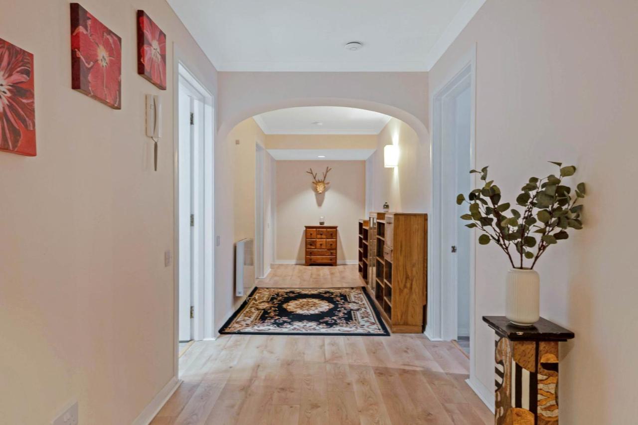 Elegant & Unique Getaway - Spacious 3 Bedroom, 2 Bathroom City Centre Apartment - Free Allocated Parking. Edinburgh Dış mekan fotoğraf
