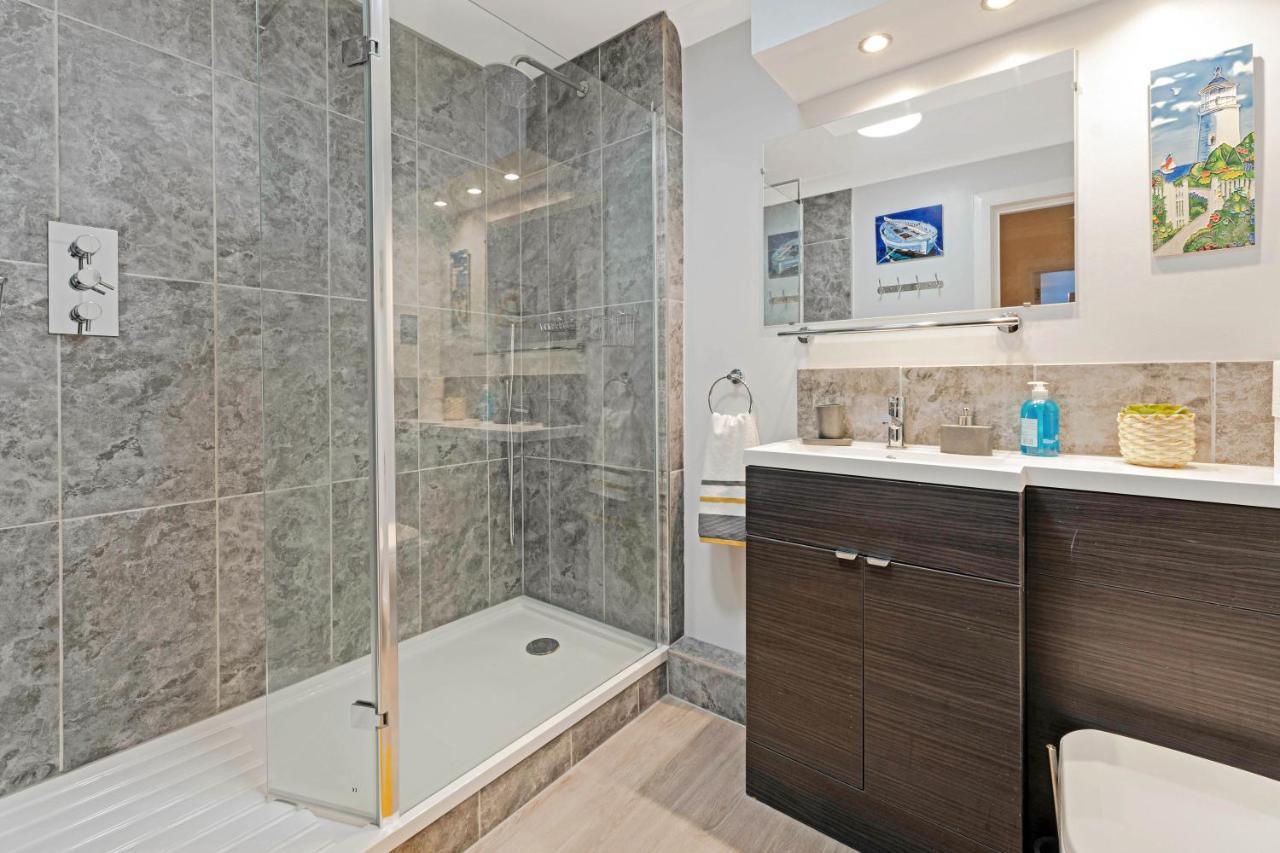 Elegant & Unique Getaway - Spacious 3 Bedroom, 2 Bathroom City Centre Apartment - Free Allocated Parking. Edinburgh Dış mekan fotoğraf