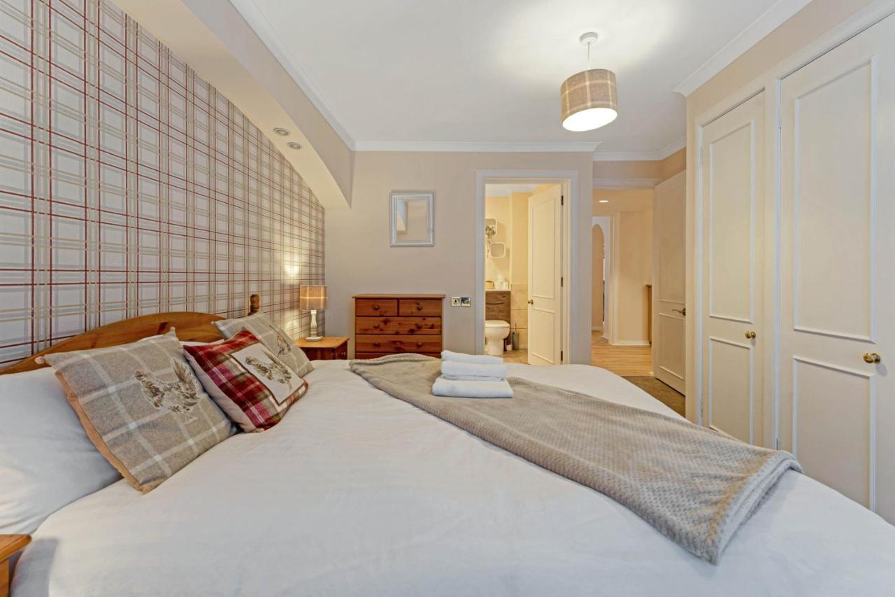 Elegant & Unique Getaway - Spacious 3 Bedroom, 2 Bathroom City Centre Apartment - Free Allocated Parking. Edinburgh Dış mekan fotoğraf